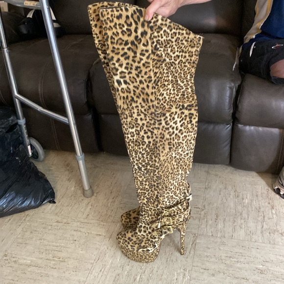 Women’s thigh high boots - Picture 10 of 14